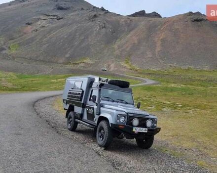 Сірий Ленд Ровер Дефендер, об'ємом двигуна 2.2 л та пробігом 80 тис. км за 99000 $, фото 12 на Automoto.ua