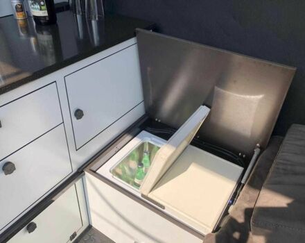 Серый Ленд Ровер Дефендер, объемом двигателя 2.2 л и пробегом 80 тыс. км за 100000 $, фото 10 на Automoto.ua