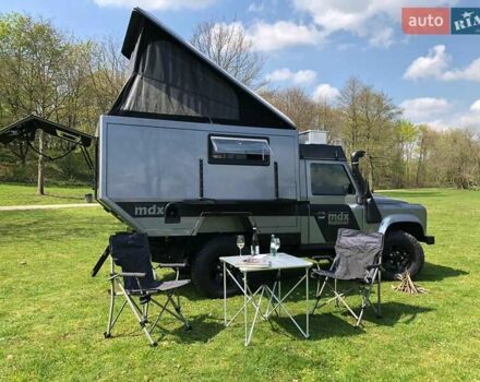 Сірий Ленд Ровер Дефендер, об'ємом двигуна 2.2 л та пробігом 80 тис. км за 99000 $, фото 3 на Automoto.ua