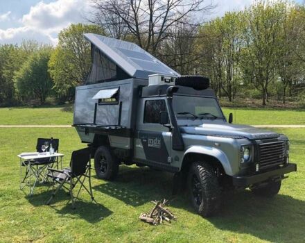 Серый Ленд Ровер Дефендер, объемом двигателя 2.2 л и пробегом 80 тыс. км за 110000 $, фото 2 на Automoto.ua