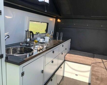 Серый Ленд Ровер Дефендер, объемом двигателя 2.2 л и пробегом 80 тыс. км за 110000 $, фото 9 на Automoto.ua