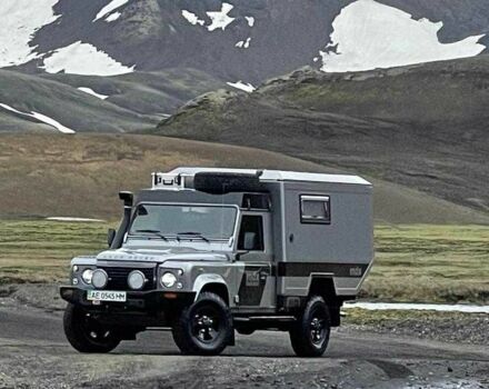 Серый Ленд Ровер Дефендер, объемом двигателя 2.2 л и пробегом 80 тыс. км за 110000 $, фото 5 на Automoto.ua