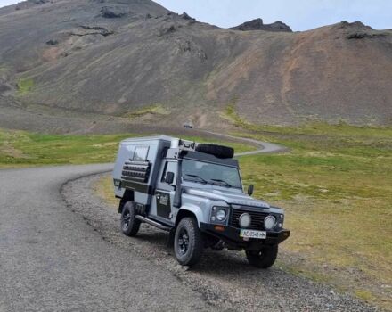 Серый Ленд Ровер Дефендер, объемом двигателя 2.2 л и пробегом 80 тыс. км за 110000 $, фото 6 на Automoto.ua