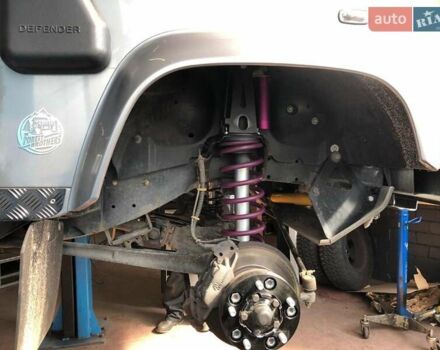 Сірий Ленд Ровер Дефендер, об'ємом двигуна 2.2 л та пробігом 80 тис. км за 99000 $, фото 10 на Automoto.ua