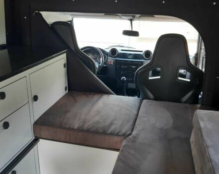 Серый Ленд Ровер Дефендер, объемом двигателя 2.2 л и пробегом 80 тыс. км за 110000 $, фото 8 на Automoto.ua