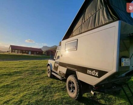 Сірий Ленд Ровер Дефендер, об'ємом двигуна 2.2 л та пробігом 80 тис. км за 99000 $, фото 4 на Automoto.ua