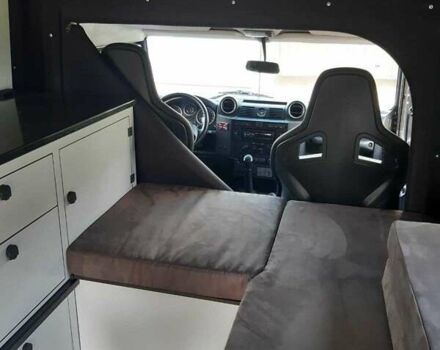 Сірий Ленд Ровер Дефендер, об'ємом двигуна 2.2 л та пробігом 80 тис. км за 99000 $, фото 5 на Automoto.ua