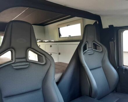 Серый Ленд Ровер Дефендер, объемом двигателя 2.2 л и пробегом 80 тыс. км за 110000 $, фото 7 на Automoto.ua