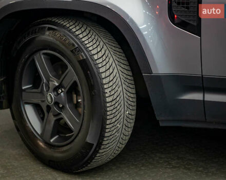 Серый Ленд Ровер Дефендер, объемом двигателя 2 л и пробегом 71 тыс. км за 55516 $, фото 7 на Automoto.ua