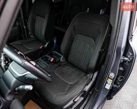 Серый Ленд Ровер Дефендер, объемом двигателя 2 л и пробегом 71 тыс. км за 55516 $, фото 8 на Automoto.ua