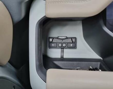 Серый Ленд Ровер Дефендер, объемом двигателя 2 л и пробегом 62 тыс. км за 85000 $, фото 15 на Automoto.ua