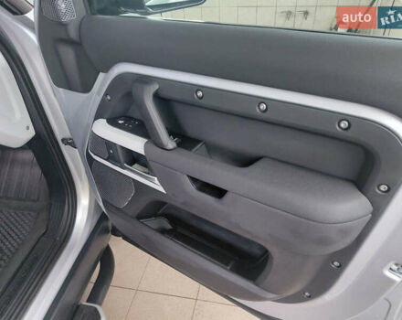 Серый Ленд Ровер Дефендер, объемом двигателя 2 л и пробегом 91 тыс. км за 60000 $, фото 27 на Automoto.ua