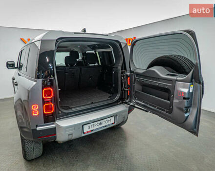 Серый Ленд Ровер Дефендер, объемом двигателя 2 л и пробегом 71 тыс. км за 55516 $, фото 6 на Automoto.ua