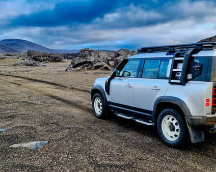 Серый Ленд Ровер Дефендер, объемом двигателя 2 л и пробегом 62 тыс. км за 85000 $, фото 2 на Automoto.ua