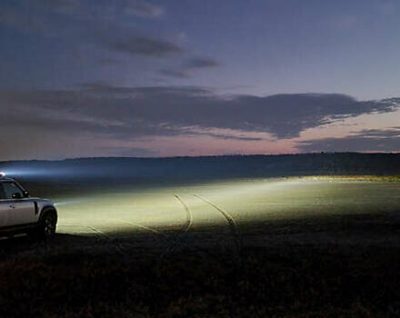 Серый Ленд Ровер Дефендер, объемом двигателя 2 л и пробегом 62 тыс. км за 85000 $, фото 16 на Automoto.ua