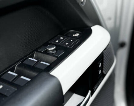 Сірий Ленд Ровер Дефендер, об'ємом двигуна 3 л та пробігом 91 тис. км за 70000 $, фото 17 на Automoto.ua