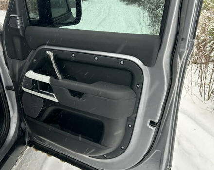 Сірий Ленд Ровер Дефендер, об'ємом двигуна 2 л та пробігом 108 тис. км за 52500 $, фото 17 на Automoto.ua