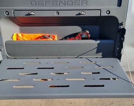 Серый Ленд Ровер Дефендер, объемом двигателя 2 л и пробегом 62 тыс. км за 85000 $, фото 19 на Automoto.ua