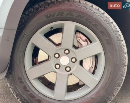 Сірий Ленд Ровер Дефендер, об'ємом двигуна 3 л та пробігом 127 тис. км за 60900 $, фото 9 на Automoto.ua