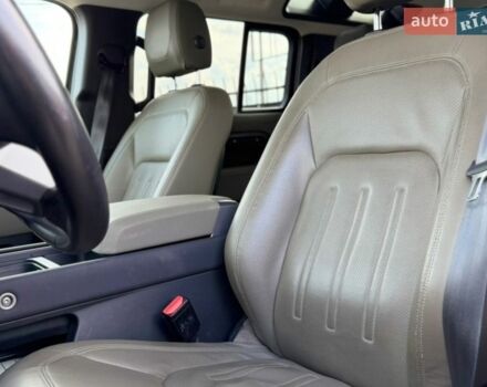 Сірий Ленд Ровер Дефендер, об'ємом двигуна 3 л та пробігом 127 тис. км за 60900 $, фото 15 на Automoto.ua