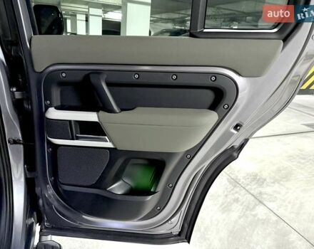 Серый Ленд Ровер Дефендер, объемом двигателя 3 л и пробегом 26 тыс. км за 88000 $, фото 30 на Automoto.ua