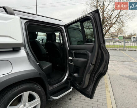 Серый Ленд Ровер Дефендер, объемом двигателя 3 л и пробегом 82 тыс. км за 92000 $, фото 30 на Automoto.ua