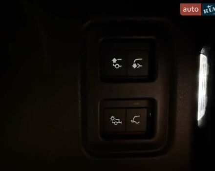 Серый Ленд Ровер Дефендер, объемом двигателя 5 л и пробегом 10 тыс. км за 147500 $, фото 93 на Automoto.ua