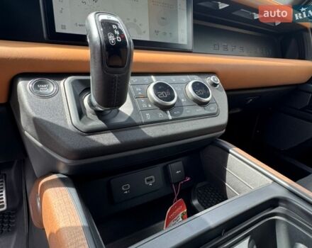 Сірий Ленд Ровер Дефендер, об'ємом двигуна 3 л та пробігом 89 тис. км за 78000 $, фото 22 на Automoto.ua