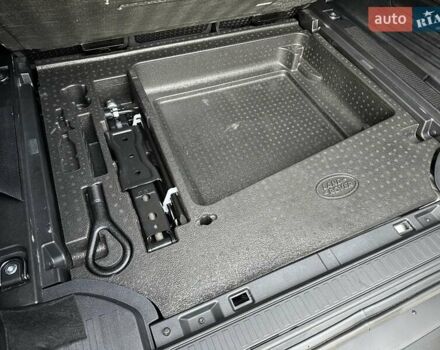Сірий Ленд Ровер Дефендер, об'ємом двигуна 3 л та пробігом 49 тис. км за 85700 $, фото 33 на Automoto.ua