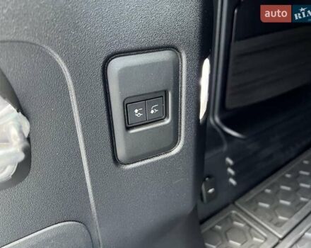 Серый Ленд Ровер Дефендер, объемом двигателя 3 л и пробегом 22 тыс. км за 77500 $, фото 24 на Automoto.ua