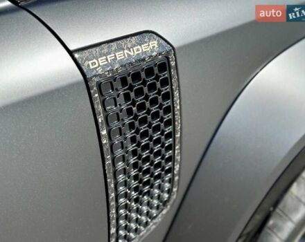 Серый Ленд Ровер Дефендер, объемом двигателя 5 л и пробегом 5 тыс. км за 265000 $, фото 4 на Automoto.ua