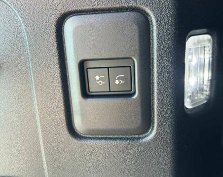 Сірий Ленд Ровер Дефендер, об'ємом двигуна 3 л та пробігом 4 тис. км за 120542 $, фото 31 на Automoto.ua