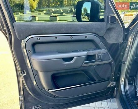 Серый Ленд Ровер Дефендер, объемом двигателя 5 л и пробегом 5 тыс. км за 265000 $, фото 21 на Automoto.ua