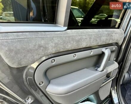 Серый Ленд Ровер Дефендер, объемом двигателя 5 л и пробегом 5 тыс. км за 265000 $, фото 32 на Automoto.ua