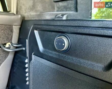 Серый Ленд Ровер Дефендер, объемом двигателя 5 л и пробегом 5 тыс. км за 265000 $, фото 34 на Automoto.ua