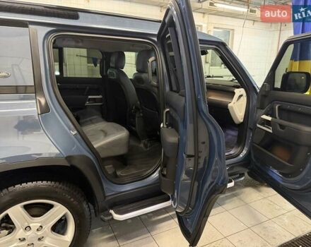 Синій Ленд Ровер Дефендер, об'ємом двигуна 2 л та пробігом 99 тис. км за 52500 $, фото 5 на Automoto.ua