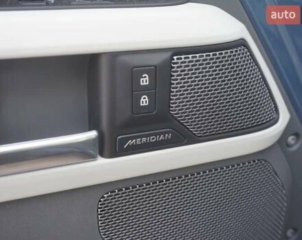 Синий Ленд Ровер Дефендер, объемом двигателя 3 л и пробегом 27 тыс. км за 74900 $, фото 18 на Automoto.ua