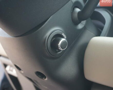 Синий Ленд Ровер Дефендер, объемом двигателя 3 л и пробегом 27 тыс. км за 74900 $, фото 44 на Automoto.ua