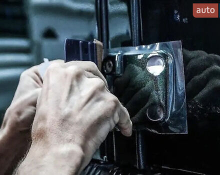 Зелений Ленд Ровер Дефендер, об'ємом двигуна 2.5 л та пробігом 201 тис. км за 53000 $, фото 31 на Automoto.ua