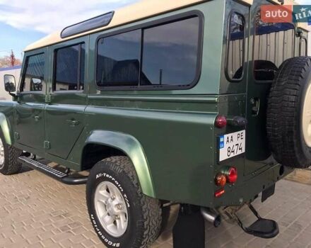 Зелений Ленд Ровер Дефендер, об'ємом двигуна 2.4 л та пробігом 295 тис. км за 33200 $, фото 5 на Automoto.ua