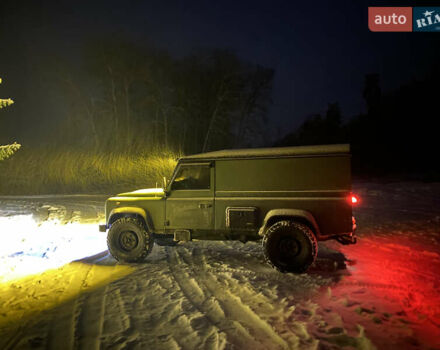Зелений Ленд Ровер Дефендер, об'ємом двигуна 2.4 л та пробігом 150 тис. км за 25000 $, фото 6 на Automoto.ua