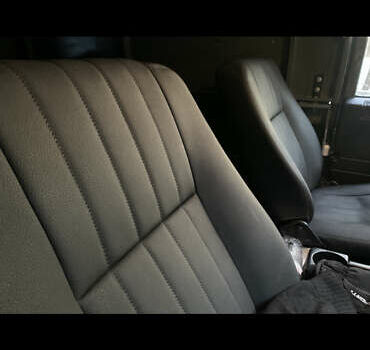 Зелений Ленд Ровер Дефендер, об'ємом двигуна 2.4 л та пробігом 150 тис. км за 25000 $, фото 1 на Automoto.ua