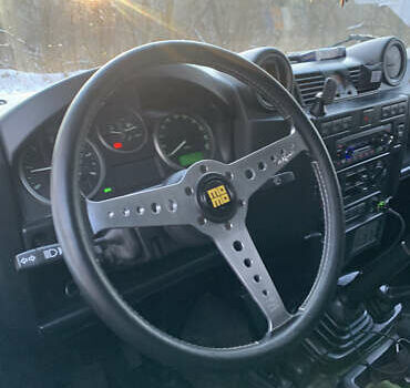 Зелений Ленд Ровер Дефендер, об'ємом двигуна 2.4 л та пробігом 150 тис. км за 25000 $, фото 7 на Automoto.ua