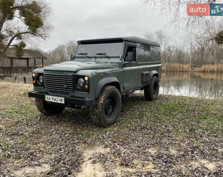 Зелений Ленд Ровер Дефендер, об'ємом двигуна 2.4 л та пробігом 150 тис. км за 25000 $, фото 5 на Automoto.ua