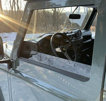 Зелений Ленд Ровер Дефендер, об'ємом двигуна 2.4 л та пробігом 150 тис. км за 25000 $, фото 2 на Automoto.ua