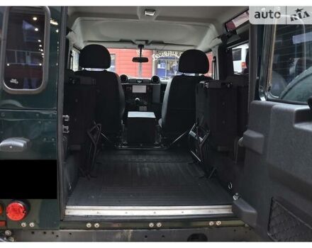 Зелений Ленд Ровер Дефендер, об'ємом двигуна 2.2 л та пробігом 105 тис. км за 45000 $, фото 11 на Automoto.ua