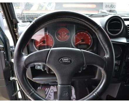 Зелений Ленд Ровер Дефендер, об'ємом двигуна 2.2 л та пробігом 105 тис. км за 45000 $, фото 6 на Automoto.ua