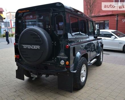 Зелений Ленд Ровер Дефендер, об'ємом двигуна 2.2 л та пробігом 105 тис. км за 45000 $, фото 4 на Automoto.ua
