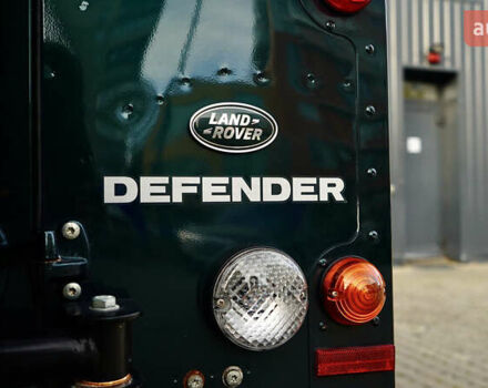 Зелений Ленд Ровер Дефендер, об'ємом двигуна 2.2 л та пробігом 98 тис. км за 87000 $, фото 40 на Automoto.ua