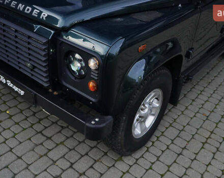Зелений Ленд Ровер Дефендер, об'ємом двигуна 2.2 л та пробігом 98 тис. км за 87000 $, фото 7 на Automoto.ua